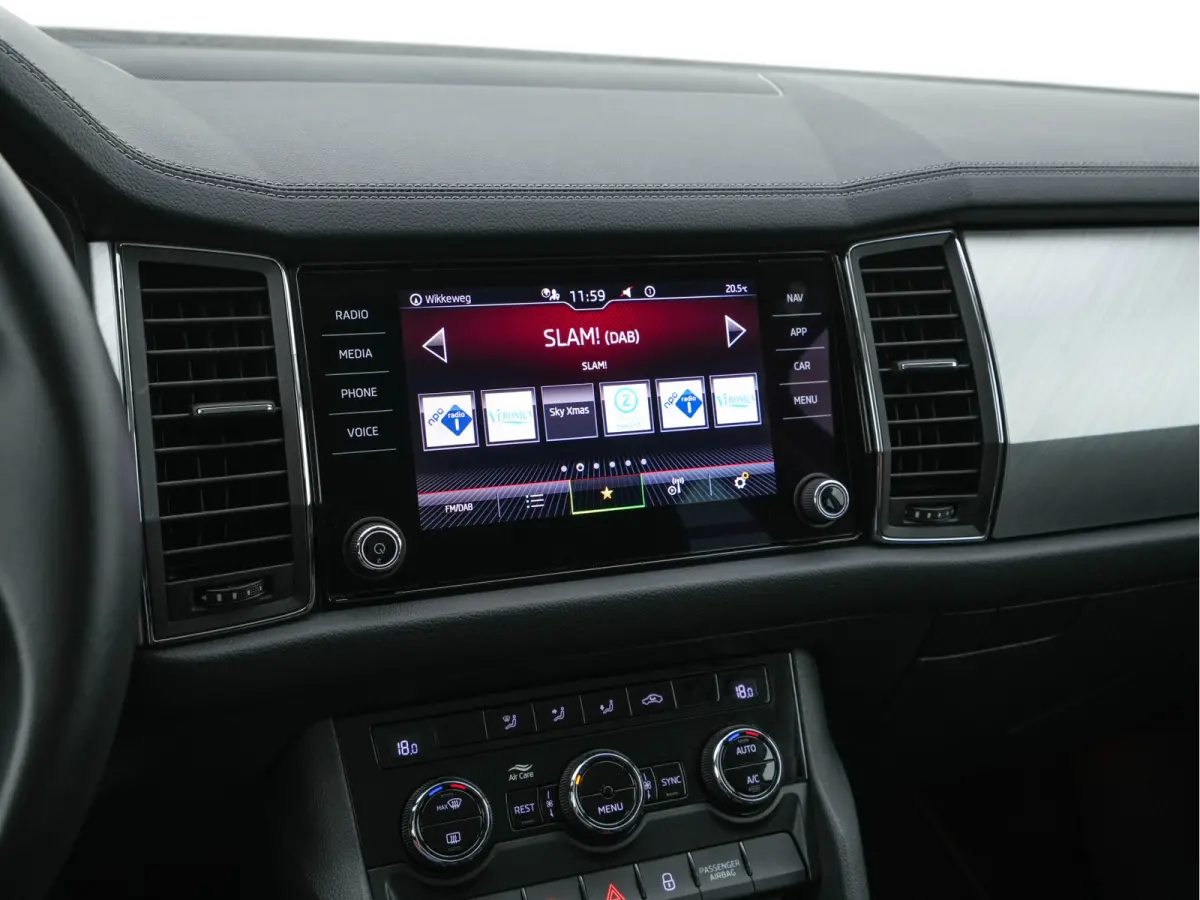 1.5 TSI Business Edition (INCL-BTW) *LEATHER-FABRIC | FULL-LED | DIGI-COCKPIT | CAMERA | KEYLESS | DAB+ | NAVI-FULLMAP | SPORTSEATS | PRIVACY-GLASS | ECC | PDC | TOWBAR | CRUISE | 20''ALU*