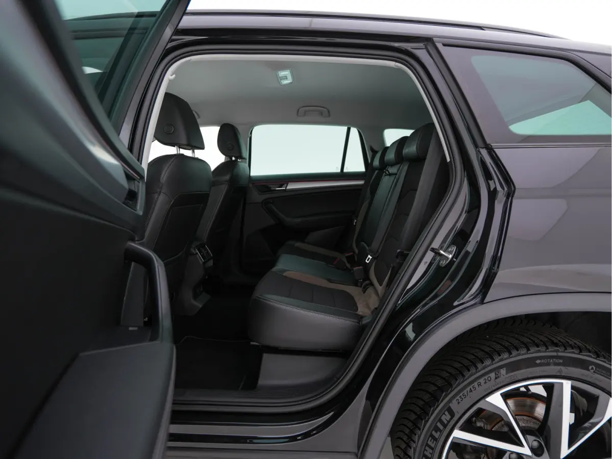 1.5 TSI Business Edition (INCL-BTW) *LEATHER-FABRIC | FULL-LED | DIGI-COCKPIT | CAMERA | KEYLESS | DAB+ | NAVI-FULLMAP | SPORTSEATS | PRIVACY-GLASS | ECC | PDC | TOWBAR | CRUISE | 20''ALU*