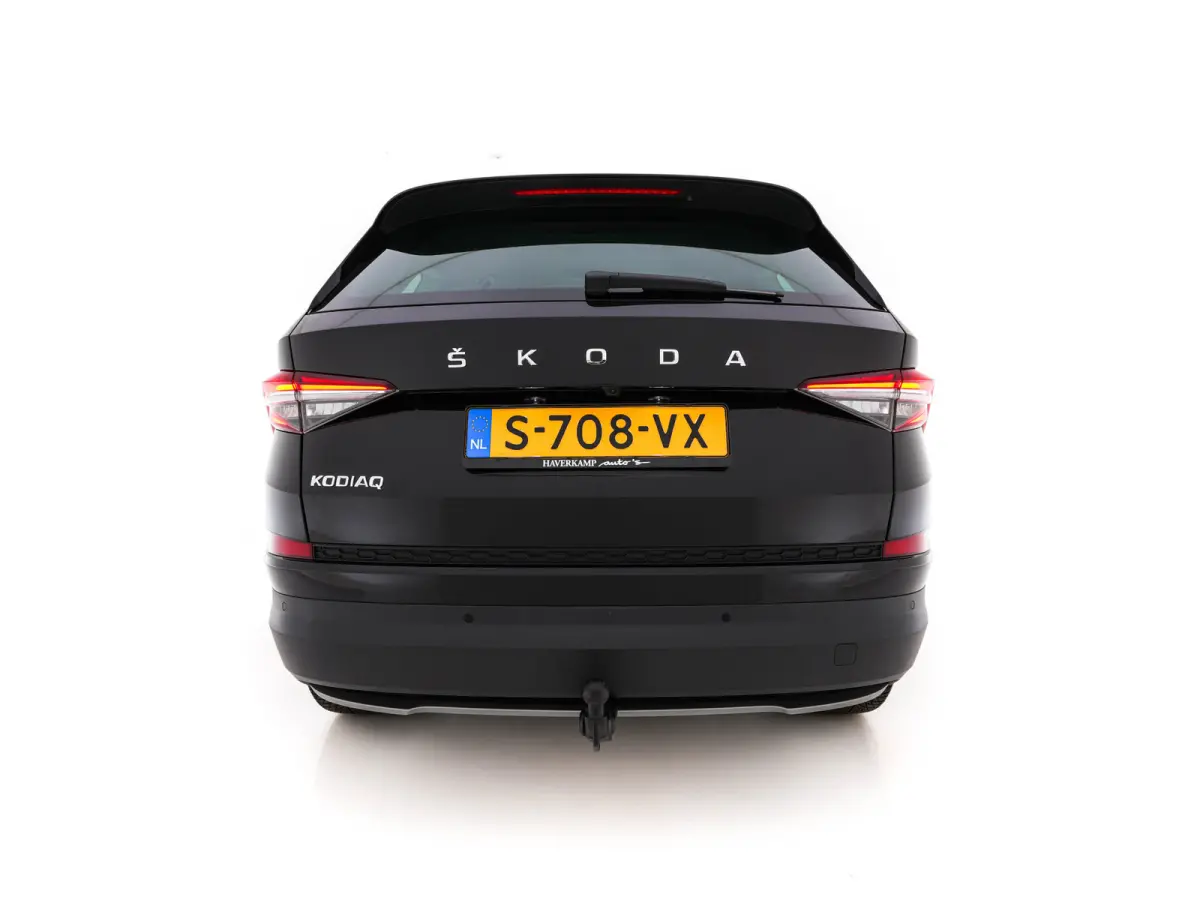 1.5 TSI Business Edition (INCL-BTW) *LEATHER-FABRIC | FULL-LED | DIGI-COCKPIT | CAMERA | KEYLESS | DAB+ | NAVI-FULLMAP | SPORTSEATS | PRIVACY-GLASS | ECC | PDC | TOWBAR | CRUISE | 20''ALU*