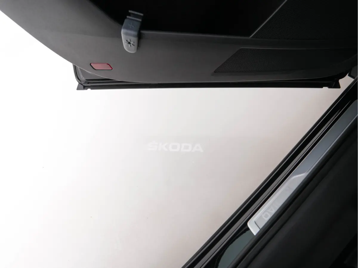 1.5 TSI Business Edition (INCL-BTW) *LEATHER-FABRIC | FULL-LED | DIGI-COCKPIT | CAMERA | KEYLESS | DAB+ | NAVI-FULLMAP | SPORTSEATS | PRIVACY-GLASS | ECC | PDC | TOWBAR | CRUISE | 20''ALU*