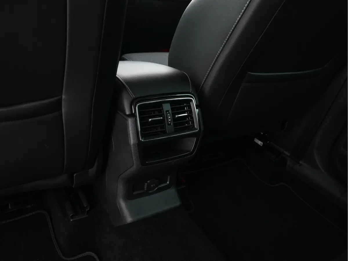 1.5 TSI Business Edition (INCL-BTW) *LEATHER-FABRIC | FULL-LED | DIGI-COCKPIT | CAMERA | KEYLESS | DAB+ | NAVI-FULLMAP | SPORTSEATS | PRIVACY-GLASS | ECC | PDC | TOWBAR | CRUISE | 20''ALU*