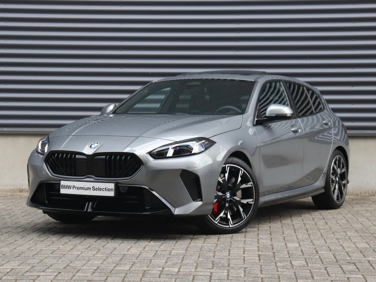 5-deurs 120 | M Sportpakket Pro | Panodak | Individual Lak | Elektr. Stoelen | Harman Kardon | Driving Assistant Plus | M Sportstoelen | Comfort Access | 19'' LMV