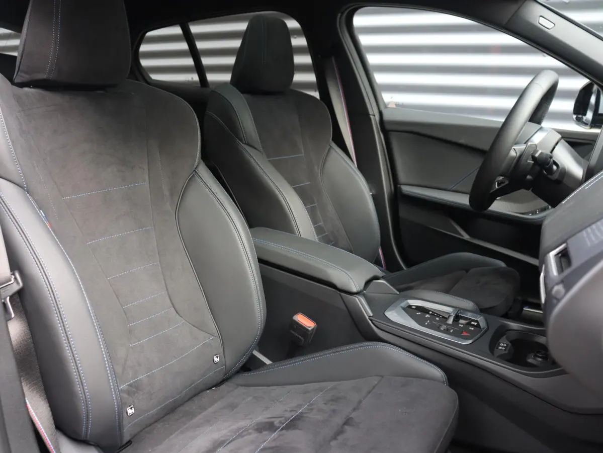 5-deurs 120 | M Sportpakket Pro | Panodak | Individual Lak | Elektr. Stoelen | Harman Kardon | Driving Assistant Plus | M Sportstoelen | Comfort Access | 19'' LMV