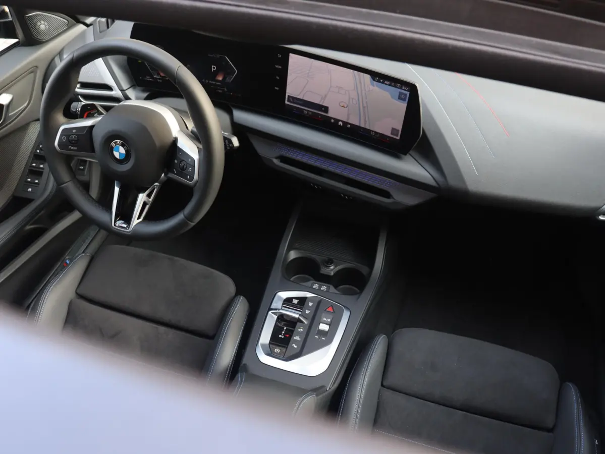 5-deurs 120 | M Sportpakket Pro | Panodak | Individual Lak | Elektr. Stoelen | Harman Kardon | Driving Assistant Plus | M Sportstoelen | Comfort Access | 19'' LMV