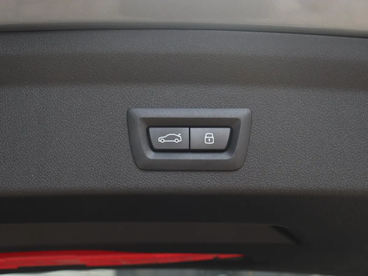 5-deurs 120 | M Sportpakket Pro | Panodak | Individual Lak | Elektr. Stoelen | Harman Kardon | Driving Assistant Plus | M Sportstoelen | Comfort Access | 19'' LMV