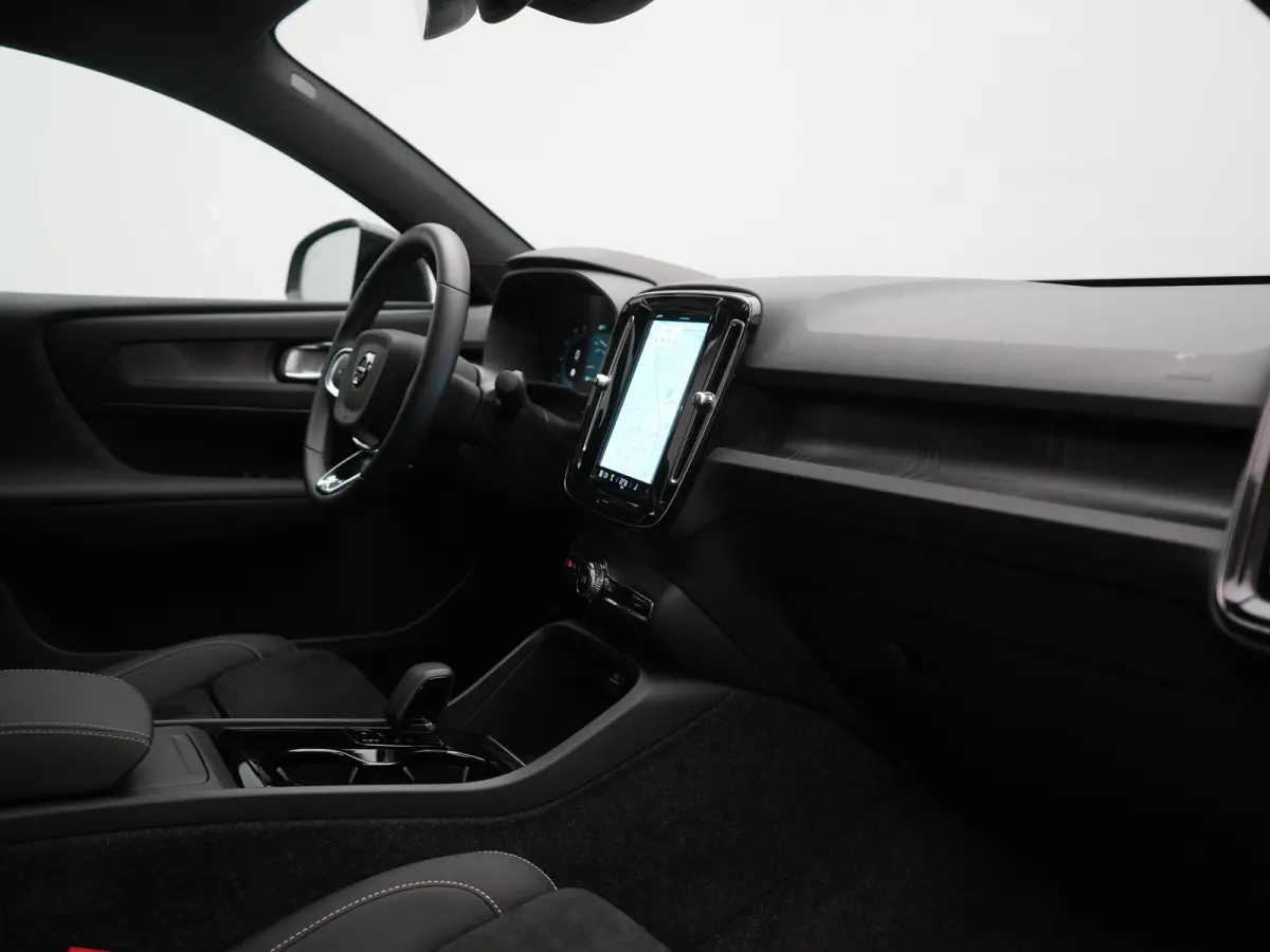 Recharge Twin Plus 78 kWh 408pk Dealer O.H. | Panodak | Adaptive Cruise | Camera | Alcantara Sportstoelen Verwarmd | Google Assistent | Keyless | Blis | Stuur Verwarmd | Warmtepomp | Apple C