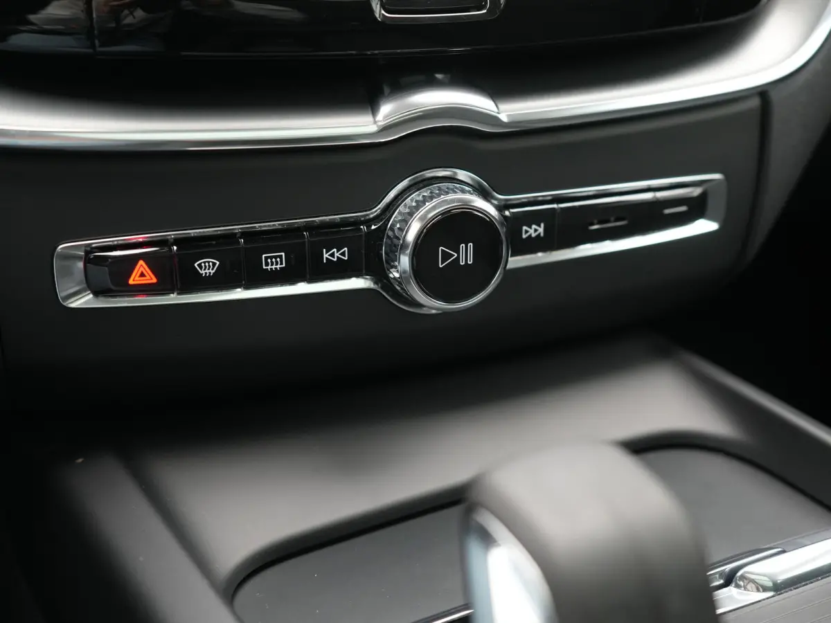 T6 AWD Inscription LONG RANGE PHEV 350pk Dealer O.H. | Panodak | Camera | Sportstoelen & Stuur Verwarmd | Google Assistent | Keyless | Apple Carplay | Virtual | Cruise Control | DAB | Plug I