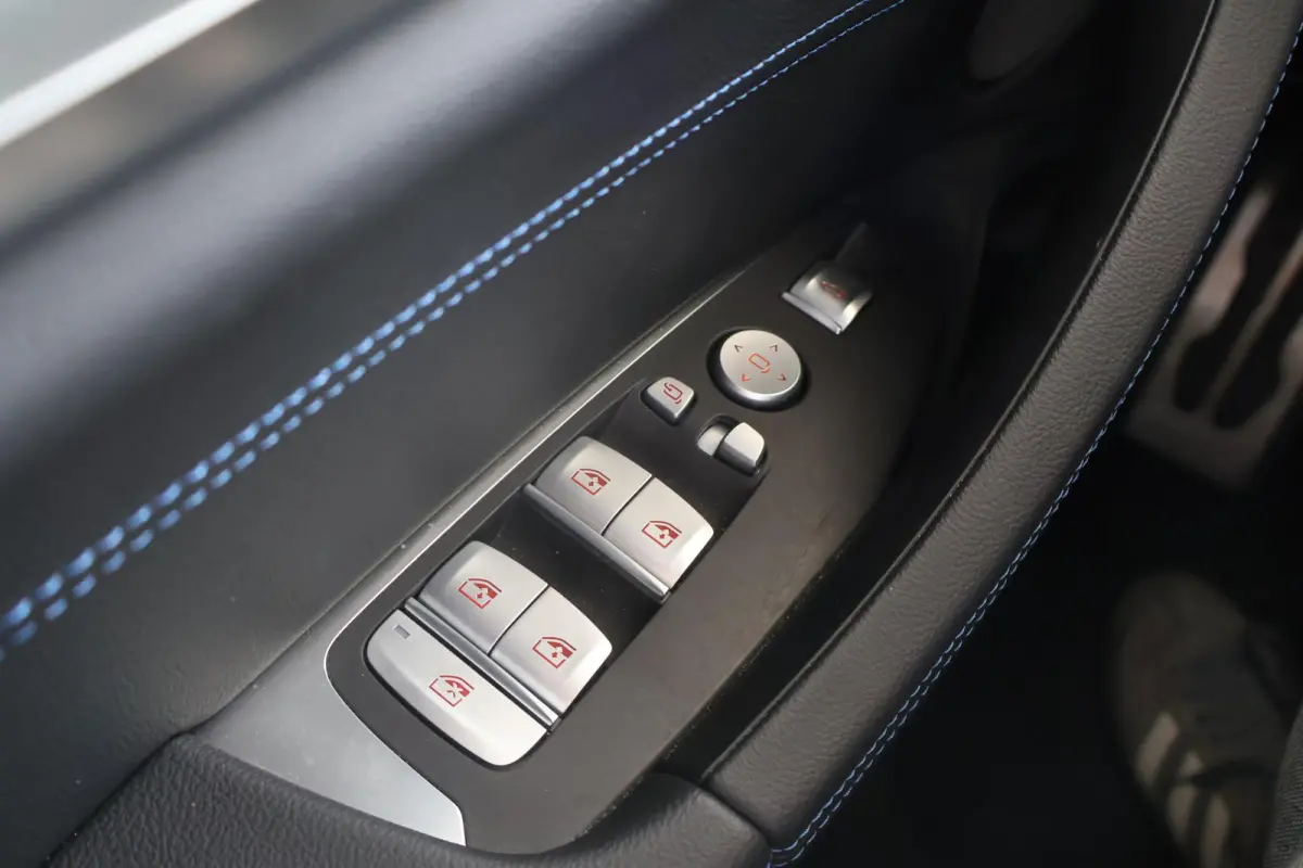 Executive 80 kWh | SOH 100% | Harman Kardon | Panoramadak | M Sport | elektrisch verstelbare stoel(en) met geheugen