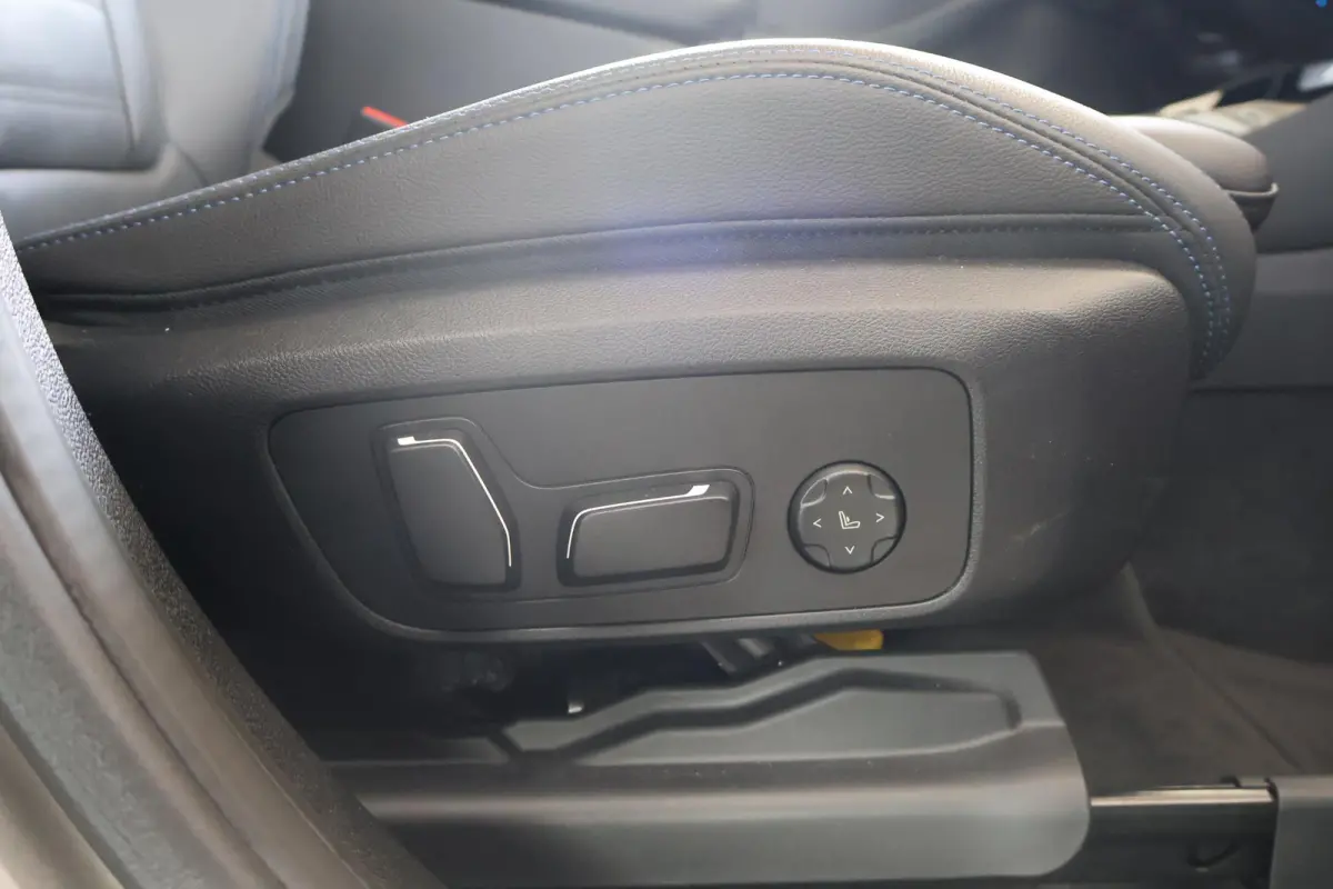 Executive 80 kWh | SOH 100% | Harman Kardon | Panoramadak | M Sport | elektrisch verstelbare stoel(en) met geheugen