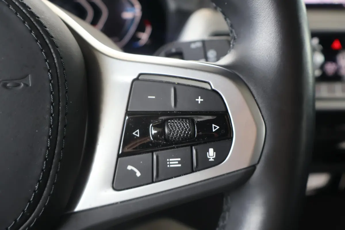 Executive 80 kWh | SOH 100% | Harman Kardon | Panoramadak | M Sport | elektrisch verstelbare stoel(en) met geheugen