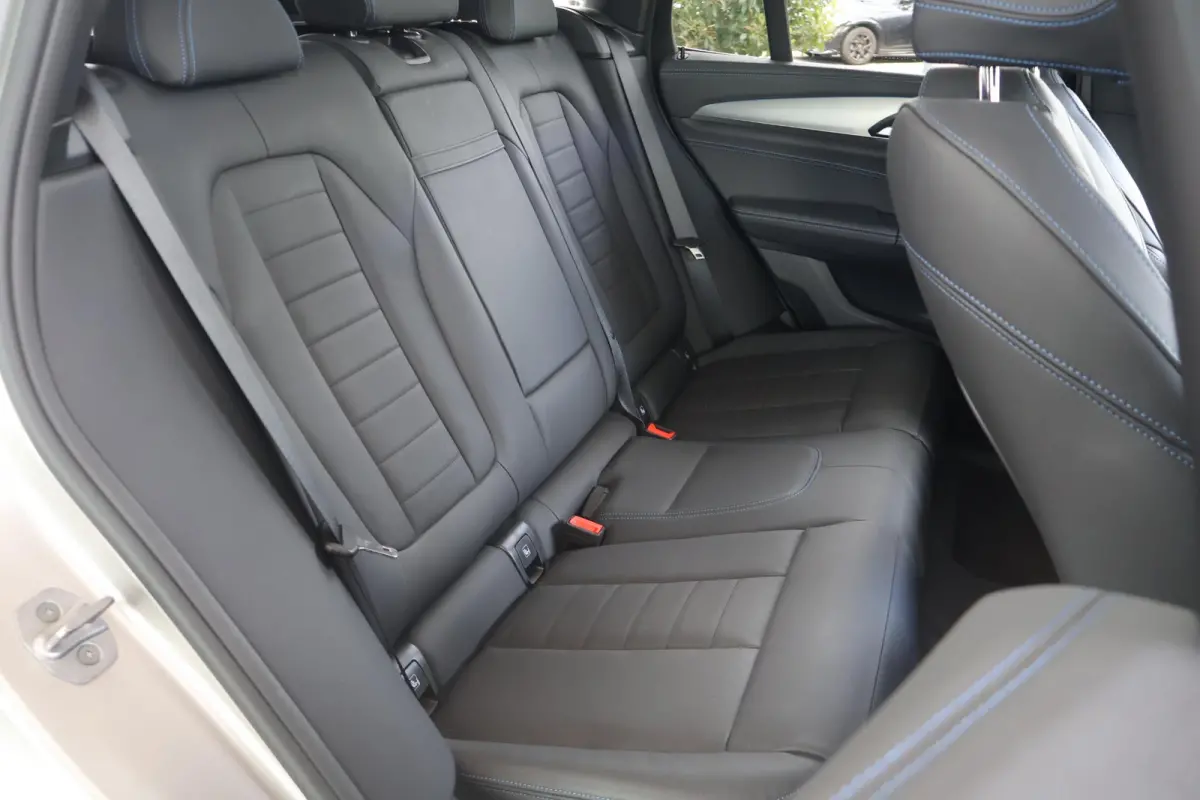 Executive 80 kWh | SOH 100% | Harman Kardon | Panoramadak | M Sport | elektrisch verstelbare stoel(en) met geheugen