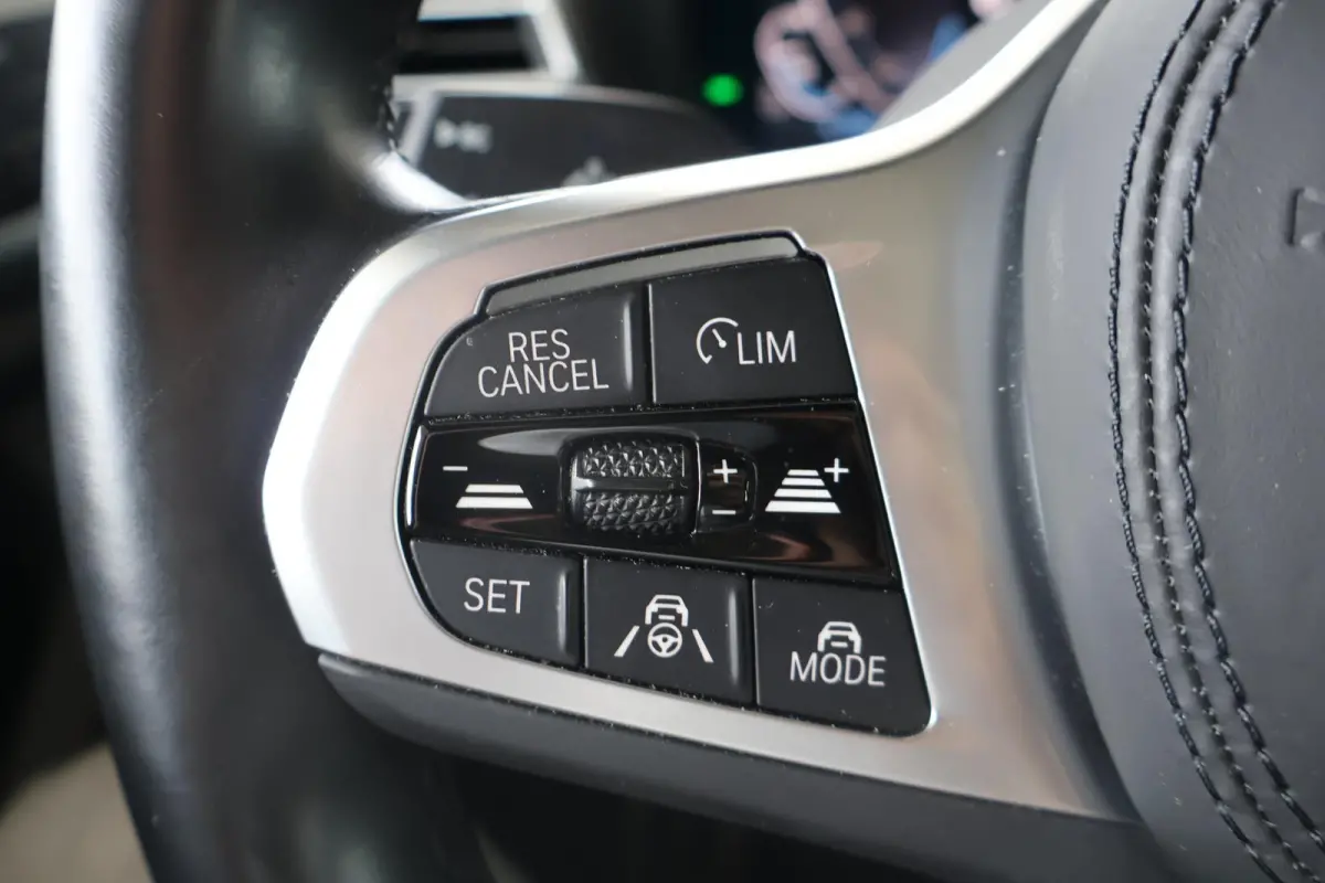 Executive 80 kWh | SOH 100% | Harman Kardon | Panoramadak | M Sport | elektrisch verstelbare stoel(en) met geheugen