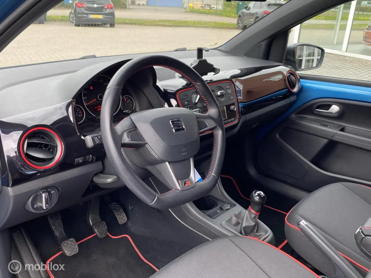 1.0 FR Intense 75pk met 67.477km | Stoelverwarming | Bluetooth | Airco | LM Velgen | PDC A