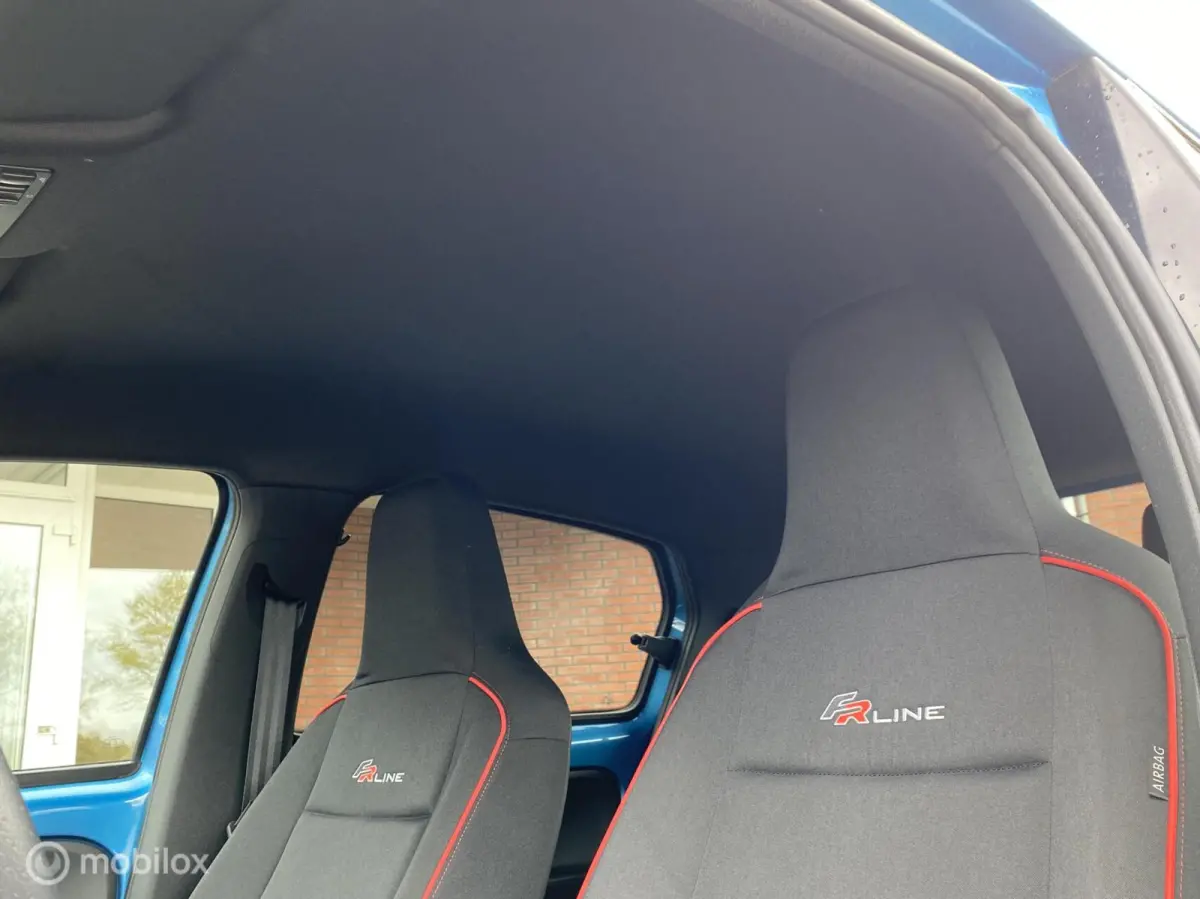 1.0 FR Intense 75pk met 67.477km | Stoelverwarming | Bluetooth | Airco | LM Velgen | PDC A