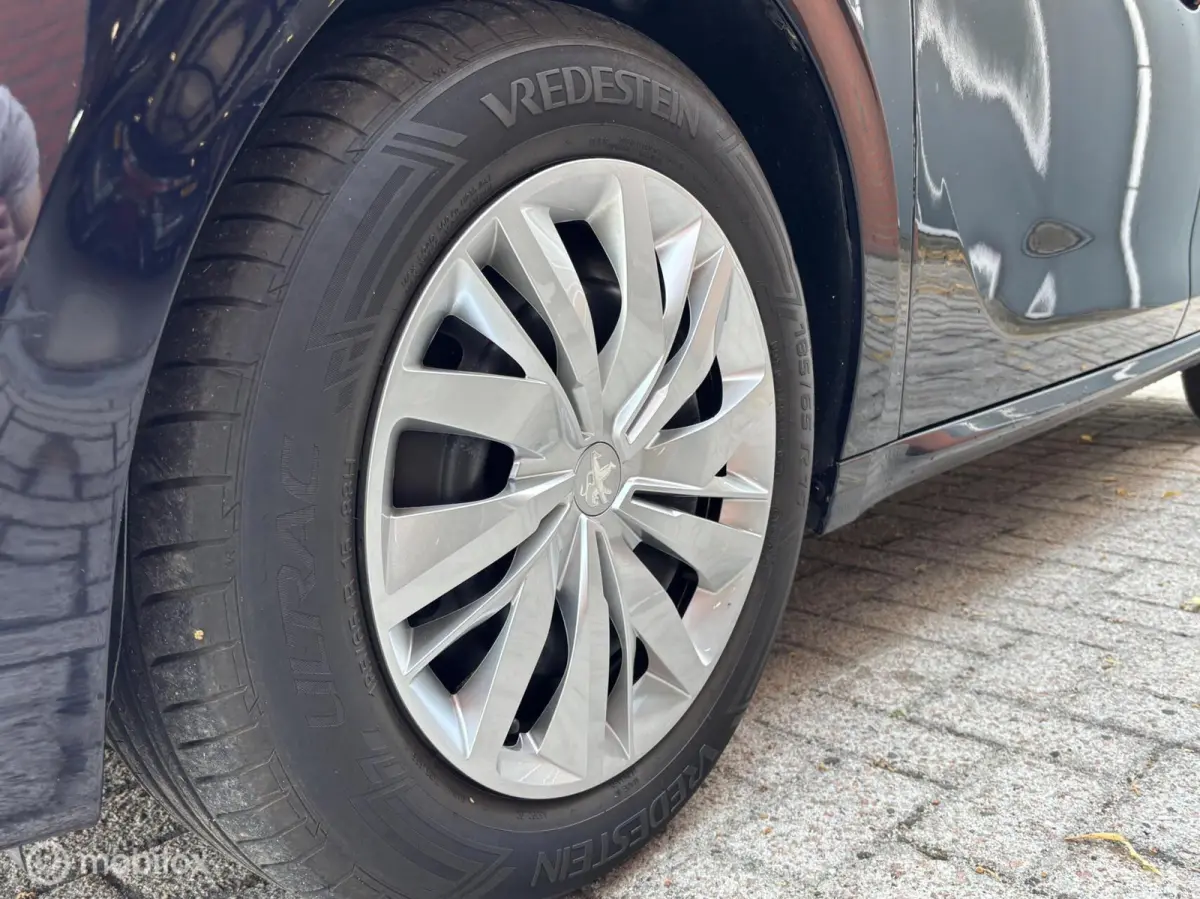 1.2 PureTech Active Automaat met maar 40.657km | PDC Achter | Navigatie | Cruise | Bluetoo