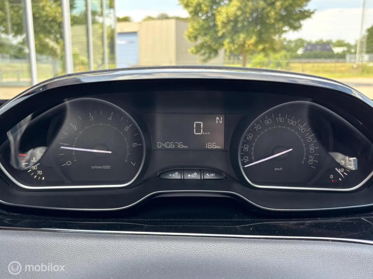 1.2 PureTech Active Automaat met maar 40.657km | PDC Achter | Navigatie | Cruise | Bluetoo