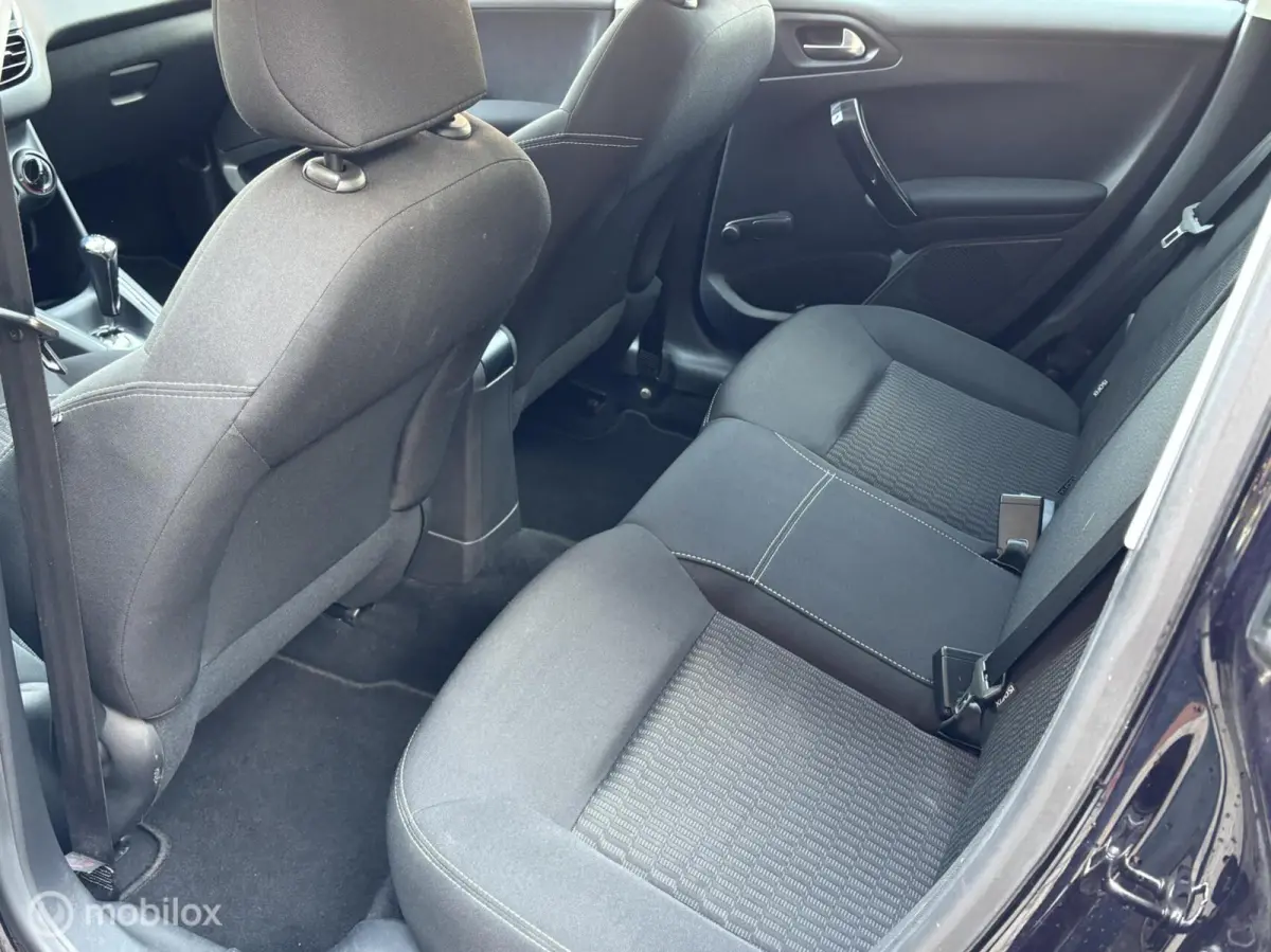 1.2 PureTech Active Automaat met maar 40.657km | PDC Achter | Navigatie | Cruise | Bluetoo