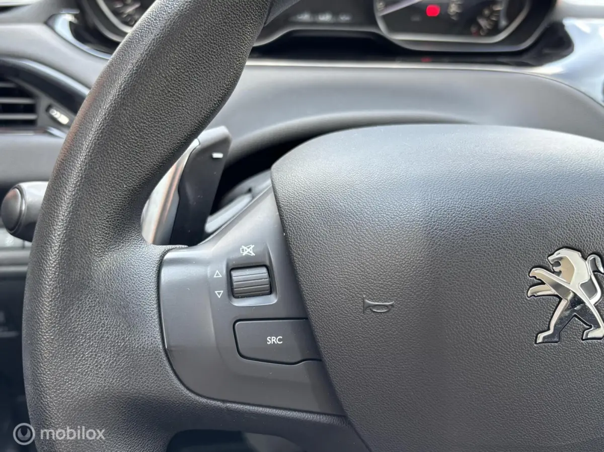 1.2 PureTech Active Automaat met maar 40.657km | PDC Achter | Navigatie | Cruise | Bluetoo