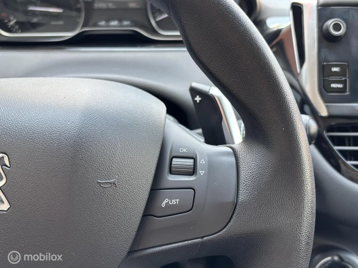 1.2 PureTech Active Automaat met maar 40.657km | PDC Achter | Navigatie | Cruise | Bluetoo