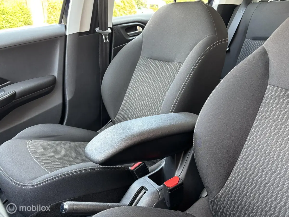 1.2 PureTech Active Automaat met maar 40.657km | PDC Achter | Navigatie | Cruise | Bluetoo
