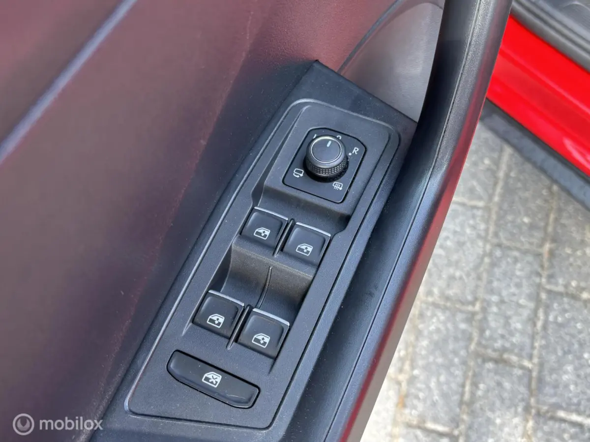 1.0 TSI Style slechts 77.628km Nieuwstaat | PDC V+A | Navi | ACC | Apple Carplay/Android A
