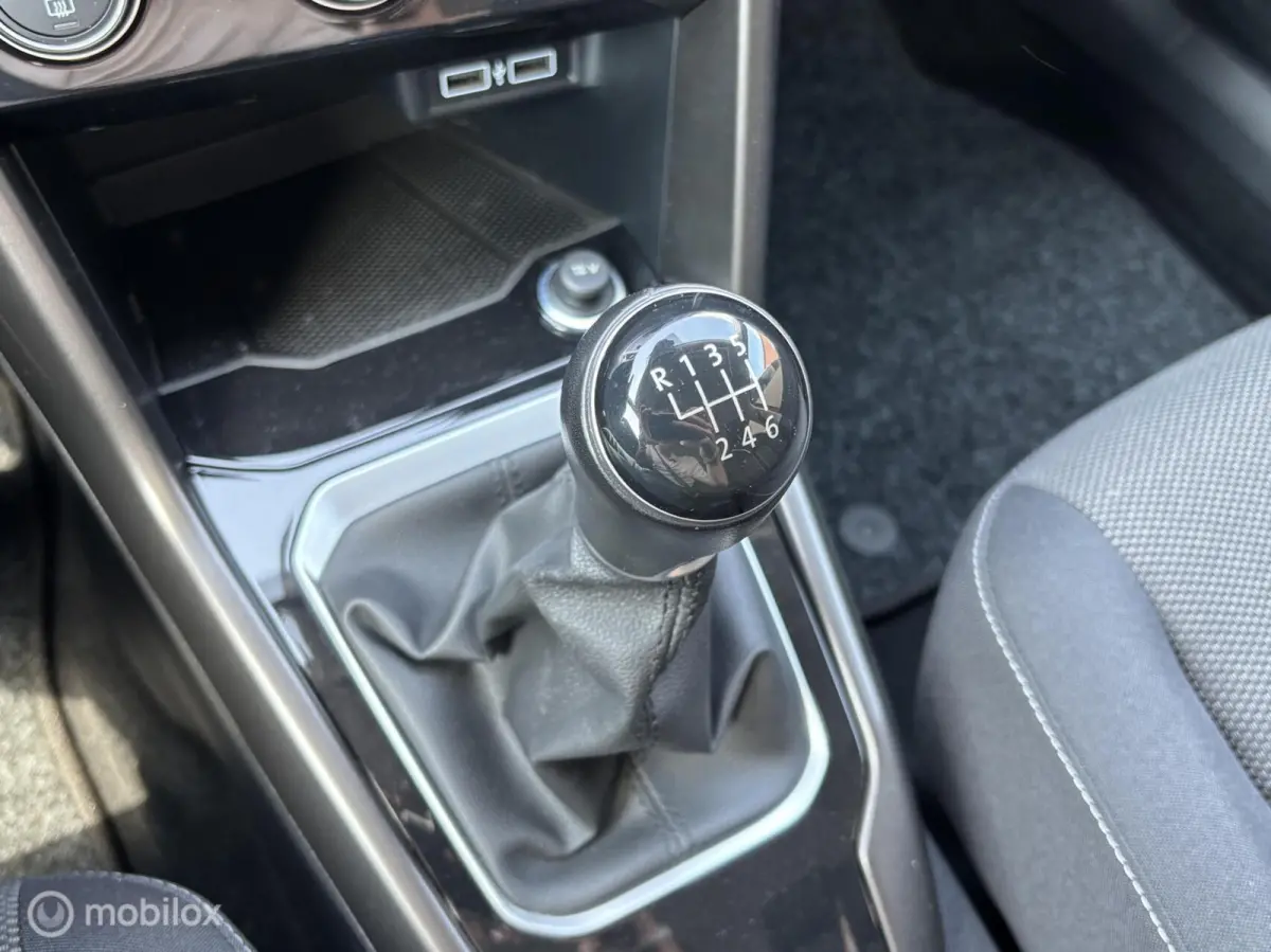 1.0 TSI Style slechts 77.628km Nieuwstaat | PDC V+A | Navi | ACC | Apple Carplay/Android A