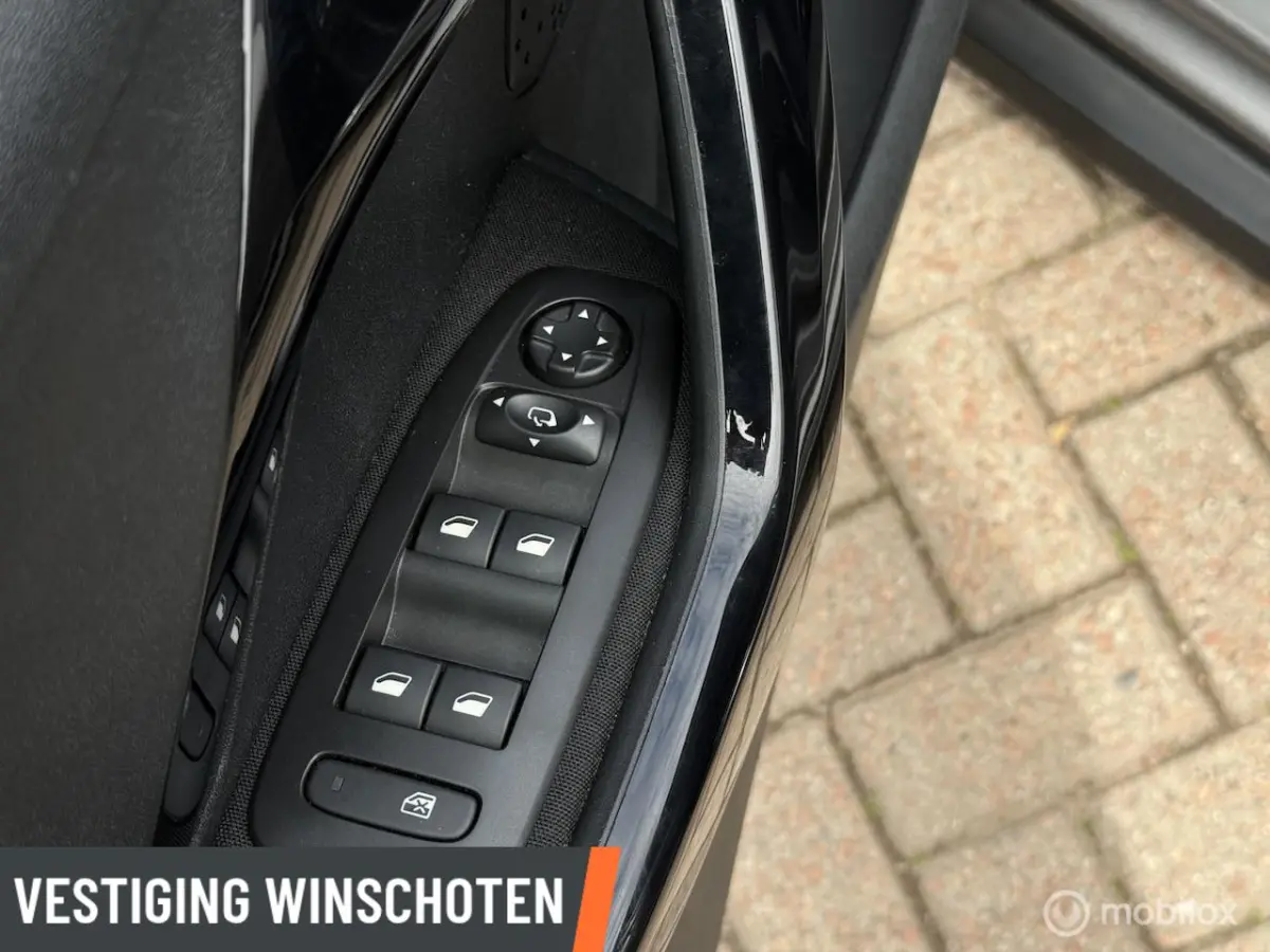 1.2 PureTech Signature Vol Automaat | Airco | PDC Achter | Navi | Bluetooth | Privacy Glas