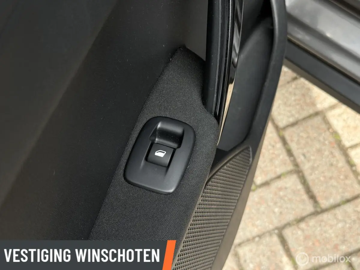 1.2 PureTech Signature Vol Automaat | Airco | PDC Achter | Navi | Bluetooth | Privacy Glas