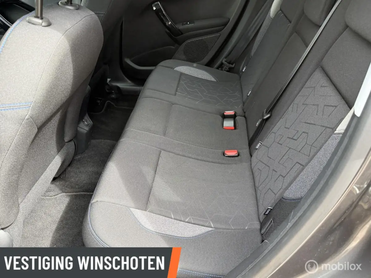 1.2 PureTech Signature Vol Automaat | Airco | PDC Achter | Navi | Bluetooth | Privacy Glas