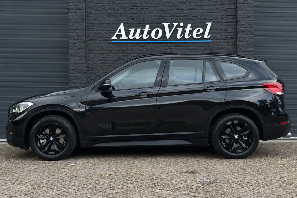 xDrive25e | Head-Up | Trekhaak | Leder | Camera | Stoelverwarming | 35X op voorraad