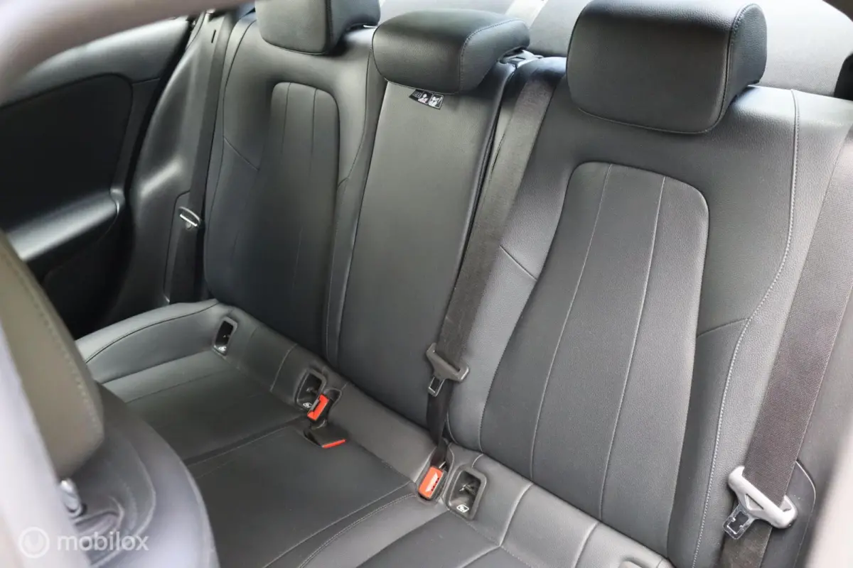 180 BusinessLine | Keyless | Carplay | Cam