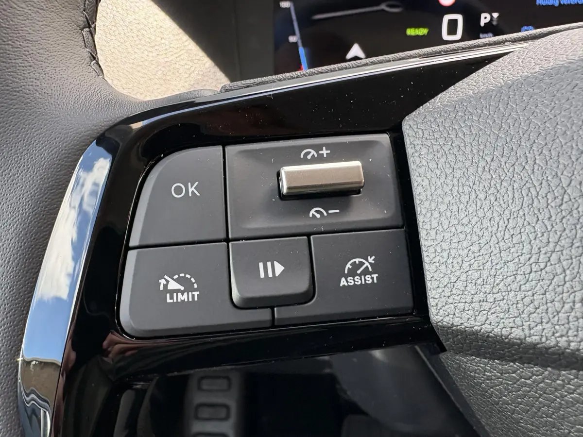 L3 75 kWh | STX Sport | Lederen bekleding | Spoilerpakket | 18 inch Lichtmetalen velgen | Dynamic NAV Pakket | Winterpakket | Comfort Pakket | betimmering | 2x schuifdeur | Mooiste bus van N