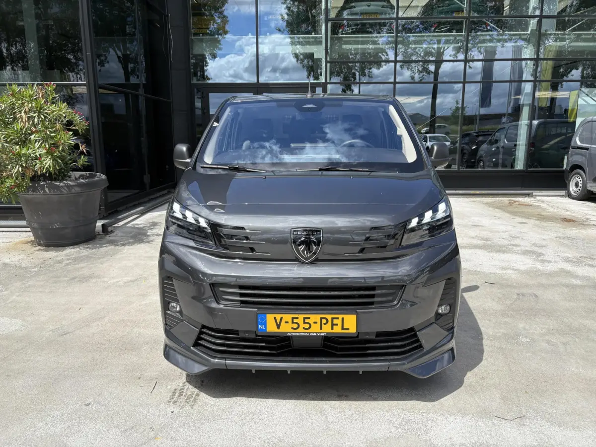 L3 75 kWh | STX Sport | Lederen bekleding | Spoilerpakket | 18 inch Lichtmetalen velgen | Dynamic NAV Pakket | Winterpakket | Comfort Pakket | betimmering | 2x schuifdeur | Mooiste bus van N