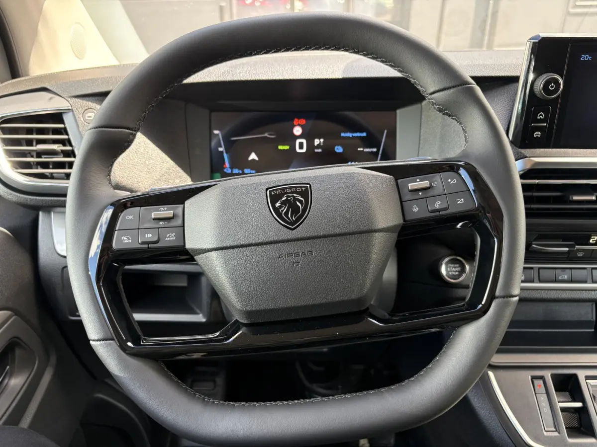 L3 75 kWh | STX Sport | Lederen bekleding | Spoilerpakket | 18 inch Lichtmetalen velgen | Dynamic NAV Pakket | Winterpakket | Comfort Pakket | betimmering | 2x schuifdeur | Mooiste bus van N