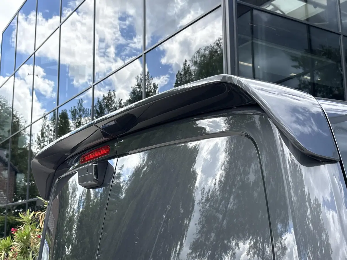 L3 75 kWh | STX Sport | Lederen bekleding | Spoilerpakket | 18 inch Lichtmetalen velgen | Dynamic NAV Pakket | Winterpakket | Comfort Pakket | betimmering | 2x schuifdeur | Mooiste bus van N