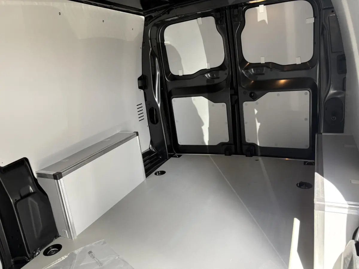 L3 75 kWh | STX Sport | Lederen bekleding | Spoilerpakket | 18 inch Lichtmetalen velgen | Dynamic NAV Pakket | Winterpakket | Comfort Pakket | betimmering | 2x schuifdeur | Mooiste bus van N