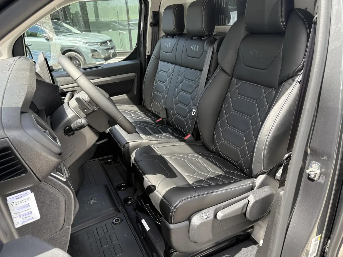 L3 75 kWh | STX Sport | Lederen bekleding | Spoilerpakket | 18 inch Lichtmetalen velgen | Dynamic NAV Pakket | Winterpakket | Comfort Pakket | betimmering | 2x schuifdeur | Mooiste bus van N