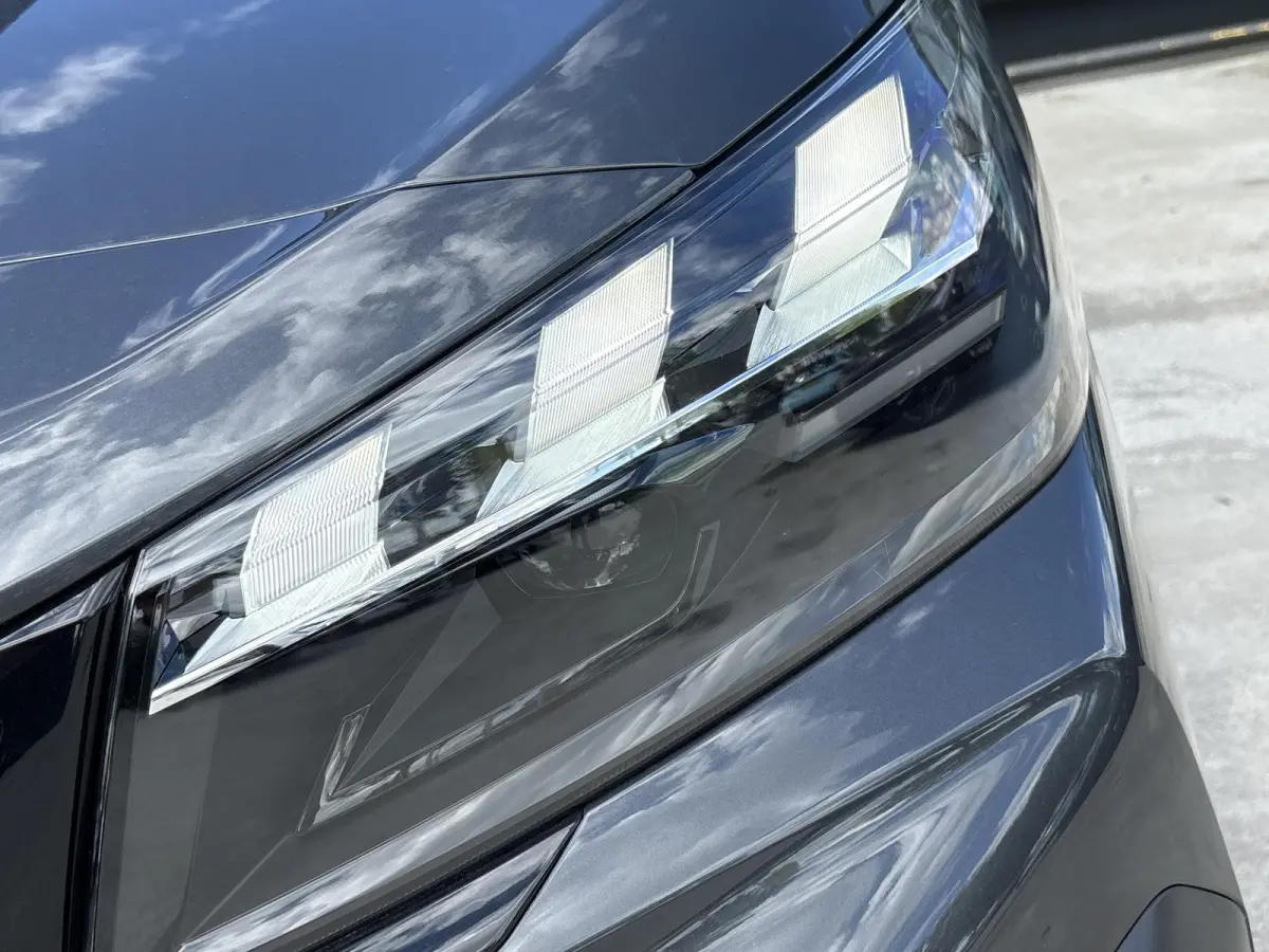 L3 75 kWh | STX Sport | Lederen bekleding | Spoilerpakket | 18 inch Lichtmetalen velgen | Dynamic NAV Pakket | Winterpakket | Comfort Pakket | betimmering | 2x schuifdeur | Mooiste bus van N