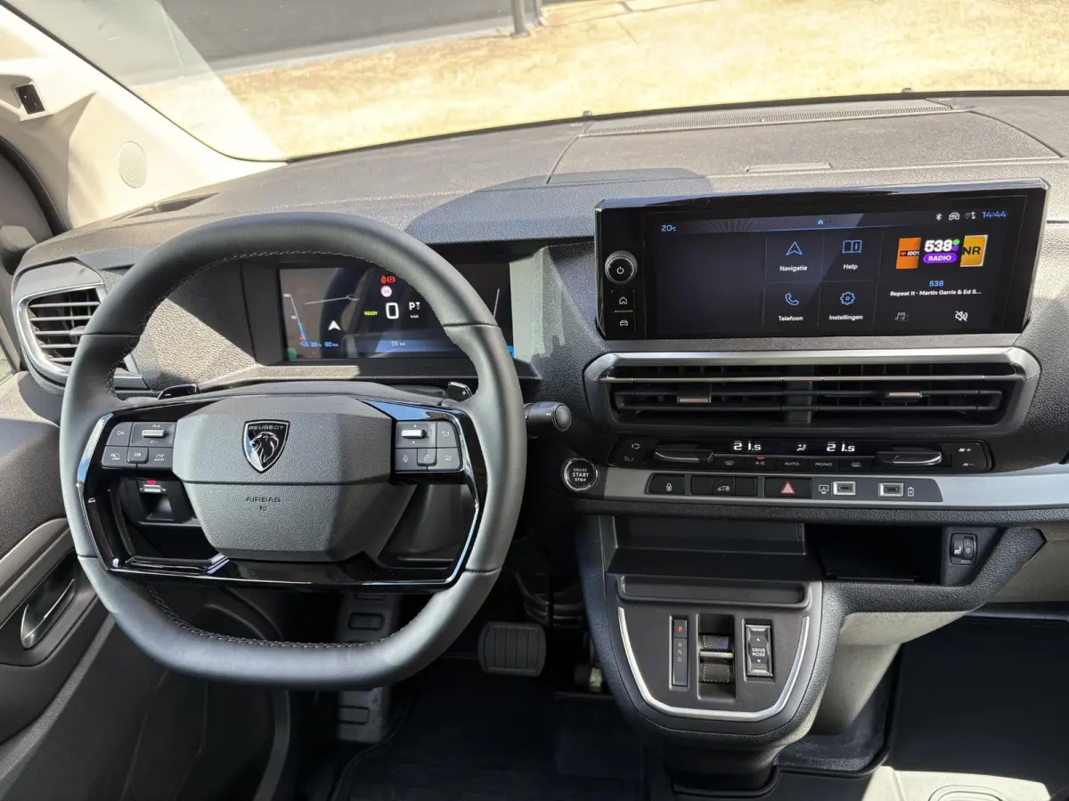 L3 75 kWh | STX Sport | Lederen bekleding | Spoilerpakket | 18 inch Lichtmetalen velgen | Dynamic NAV Pakket | Winterpakket | Comfort Pakket | betimmering | 2x schuifdeur | Mooiste bus van N