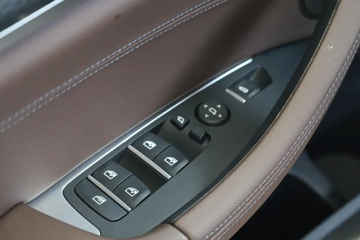 xDrive30i High Executive | M Sport | Head-Up Display | Trekhaak | Parkeersensoren | Achteruitrij Camera | Cruise Control