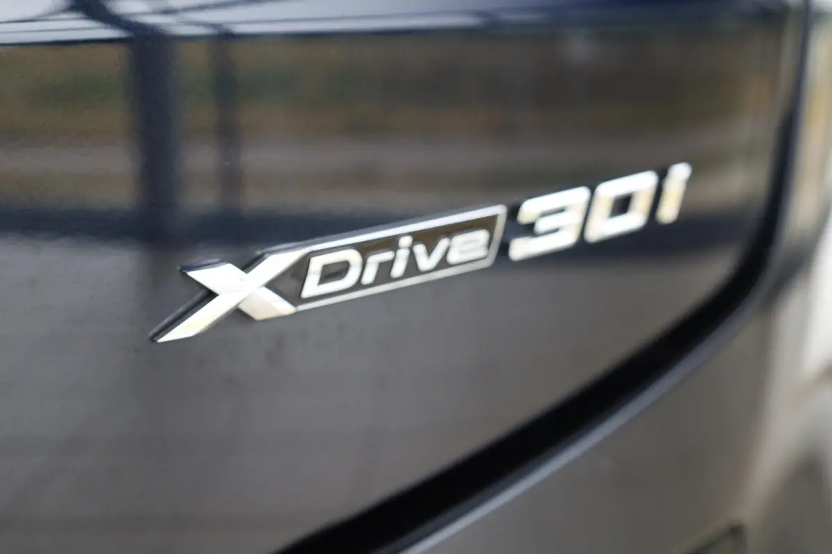 xDrive30i High Executive | M Sport | Head-Up Display | Trekhaak | Parkeersensoren | Achteruitrij Camera | Cruise Control