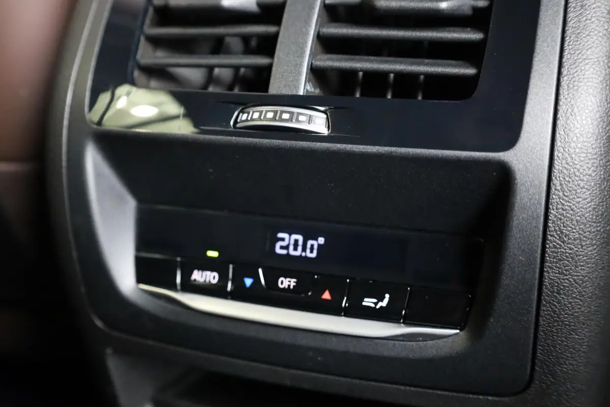 xDrive30i High Executive | M Sport | Head-Up Display | Trekhaak | Parkeersensoren | Achteruitrij Camera | Cruise Control