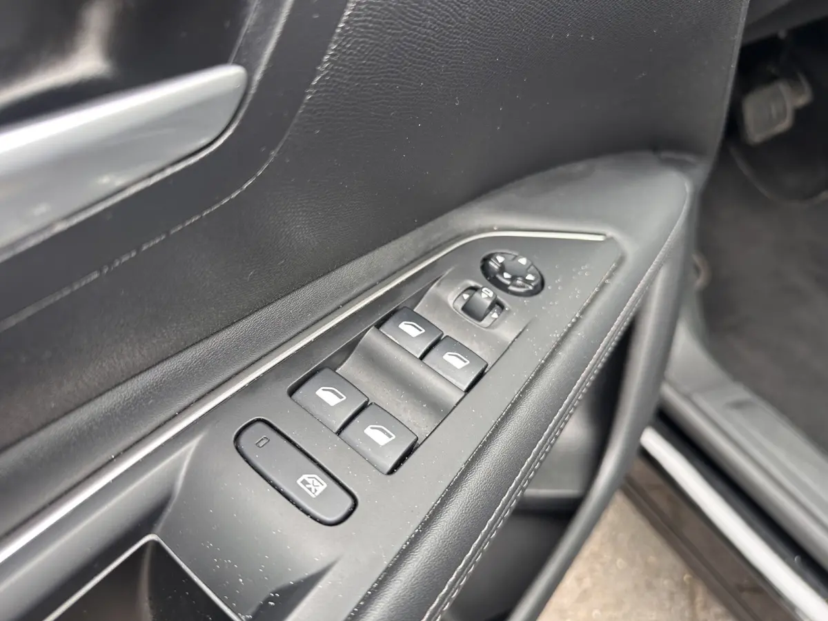 1.6 PT Allure|Aut|181pk|Apple Android Carplay