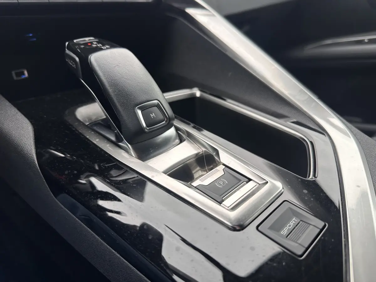 1.6 PT Allure|Aut|181pk|Apple Android Carplay