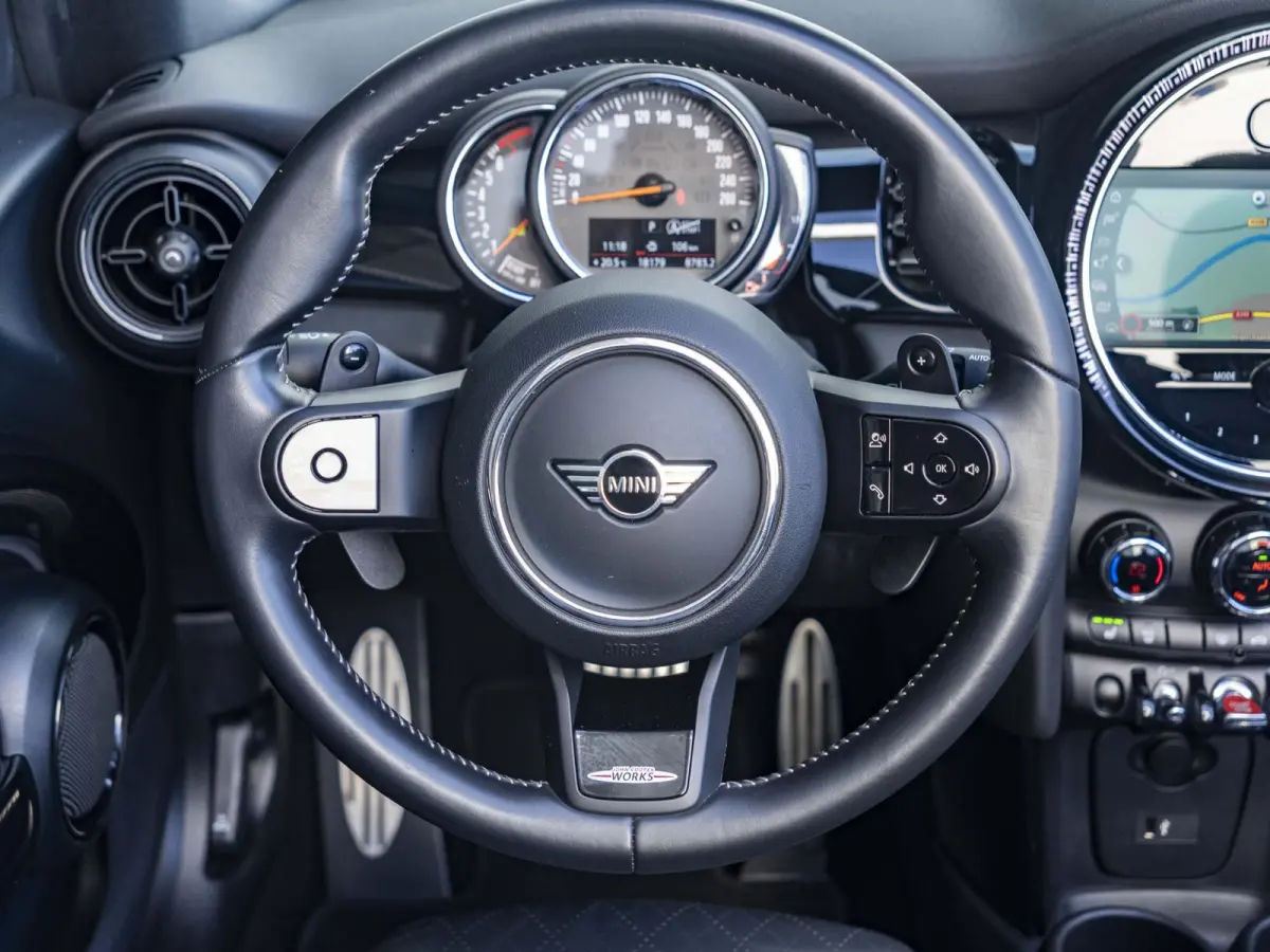 S Aut. John Cooper Works | Comfort Access | Stoelverwarming | 18" JCW Circuit Spoke RFT |