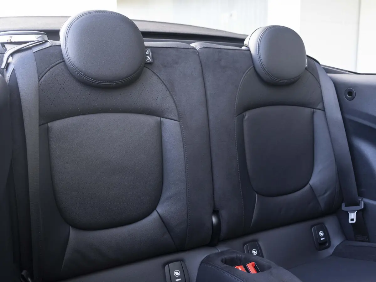S Aut. John Cooper Works | Comfort Access | Stoelverwarming | 18" JCW Circuit Spoke RFT |
