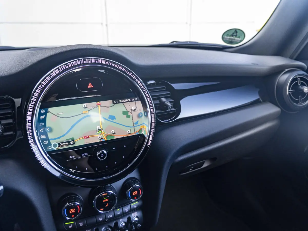 S Aut. John Cooper Works | Comfort Access | Stoelverwarming | 18" JCW Circuit Spoke RFT |