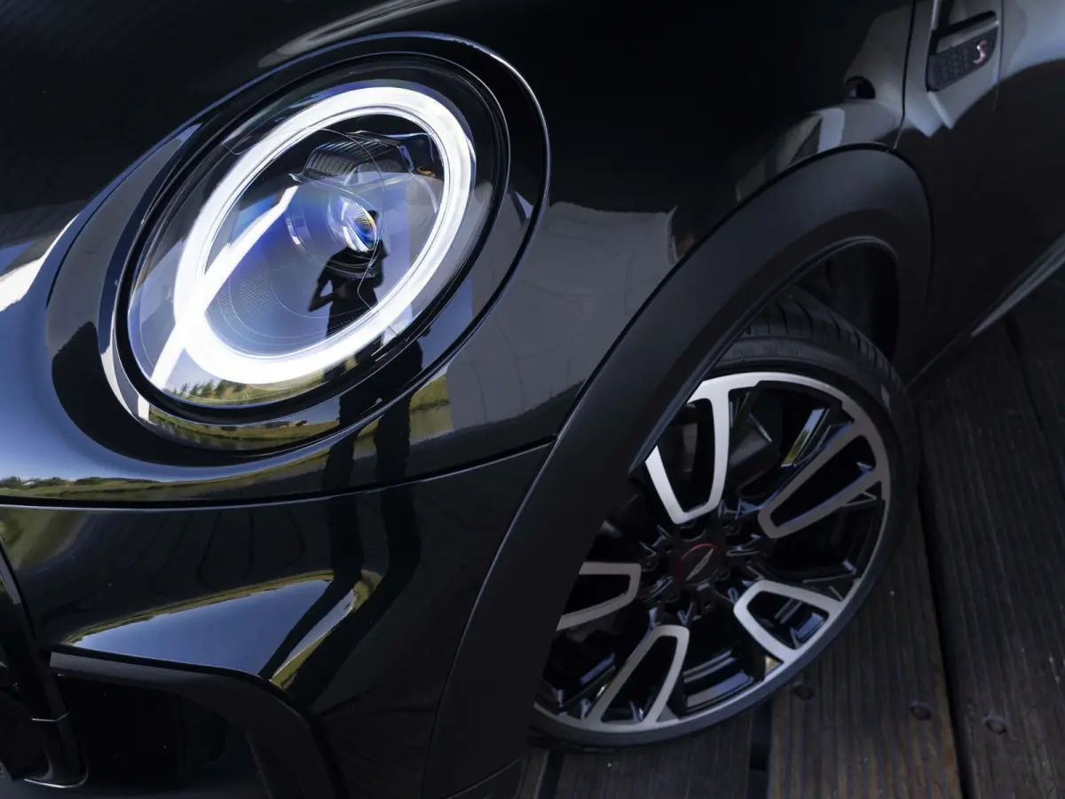 S Aut. John Cooper Works | Comfort Access | Stoelverwarming | 18" JCW Circuit Spoke RFT |