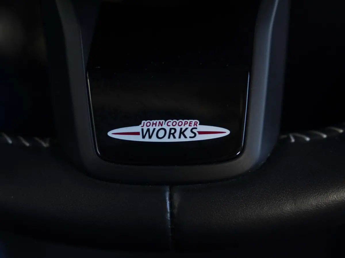 S Aut. John Cooper Works | Comfort Access | Stoelverwarming | 18" JCW Circuit Spoke RFT |