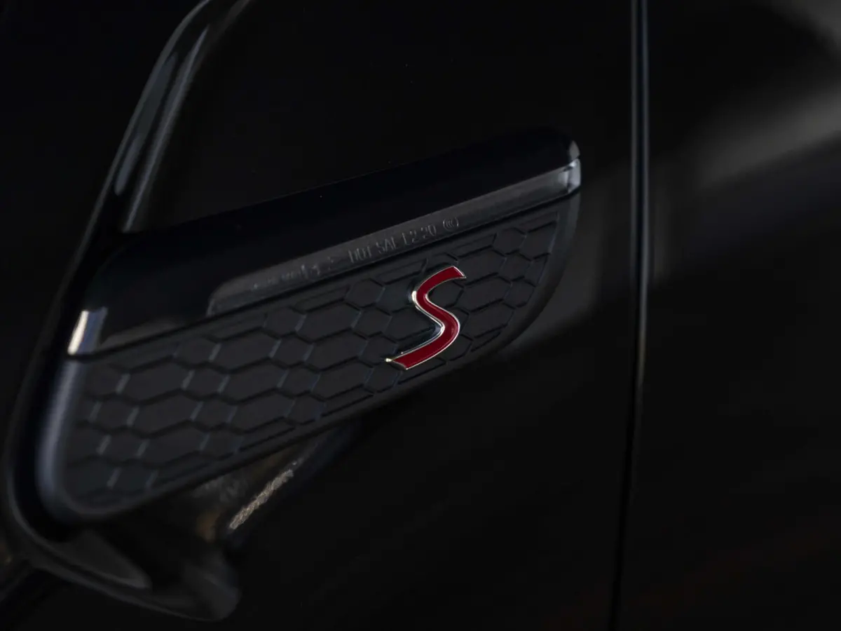 S Aut. John Cooper Works | Comfort Access | Stoelverwarming | 18" JCW Circuit Spoke RFT |